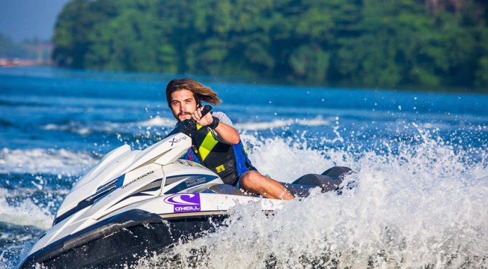 Blake Shelton Goes Up Against Christina Aguilera