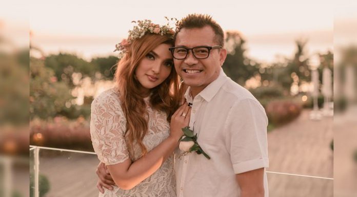 Begini Reaksi Ashanty Saat Anang Hermansyah Dipeluk Penggemar Ceweknya, yang Nonton Heboh! Reaksi Ashanty Saat Anang Dipeluk Fansnya