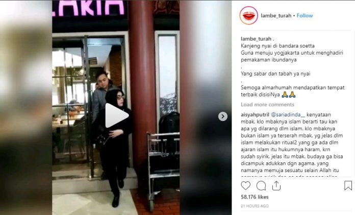 Roro Fitria Saat Di Bandara Soekarno Hatta Menuju Yogyakarta